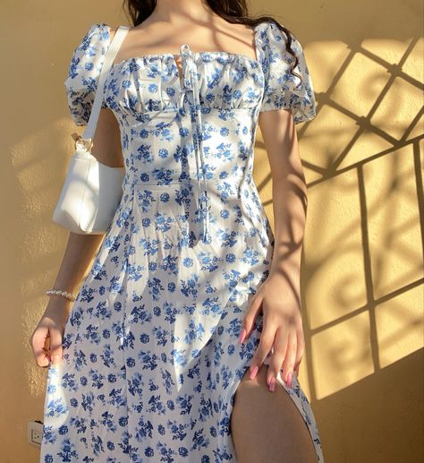 Blue Sun Dress Aesthetic, Sun Dresses Aesthetic, Floral Dress Aesthetic, Sundress Aesthetic, Chic Outfits Edgy, Sundress Outfit, Cold Fashion, Outfits Edgy, Cute Short Dresses