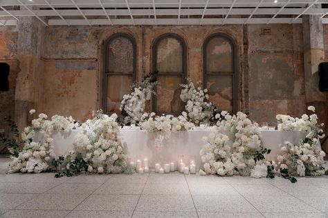 Love how the uniqueness of this wall creates a stunning backdrop for the bridal table! Styling: @jewelphonflowers Venue: @eventsby.alpha @dedeswaterfrontgroup @beta.events Photo: @alisterkou #jewelphonflowers #weddingflowers #weddingstylist #weddinginspo #weddinginspiration #sydneywedding #sydneyflorist #bridalflower #eventstyling #flowers #wedding #weddingreception #florist #sydneyflorist #weddingideas #stylist #luxurywedding #bride #bridalinspo #abiaweddings #abiaweddingawards Wedding Bridal Table, Wall Styling, Bridal Table, Table Styling, Wedding Stylist, Sydney Wedding, Bridal Inspo, Bridal Flowers, Flowers Wedding