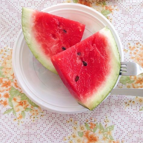 Can You Eat Watermelon on a Low-Carb Diet? Carbs In Watermelon, Paleo Food List, Watermelon Nutrition Facts, Low Calorie Fruits, Different Fruits And Vegetables, Keto Fruit, Fruit Watermelon, Healthy Eating Guidelines, How Much Sugar