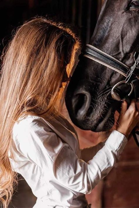 Horse Riding Photoshoot Ideas, Photos With Horses Photography, Photos With Horses Ideas, Photo With Horse Ideas, Photoshoot With Horse Ideas, Poses With Horses, Portraits With Horses, Cowgirl With Horse, Senior Horse Photography