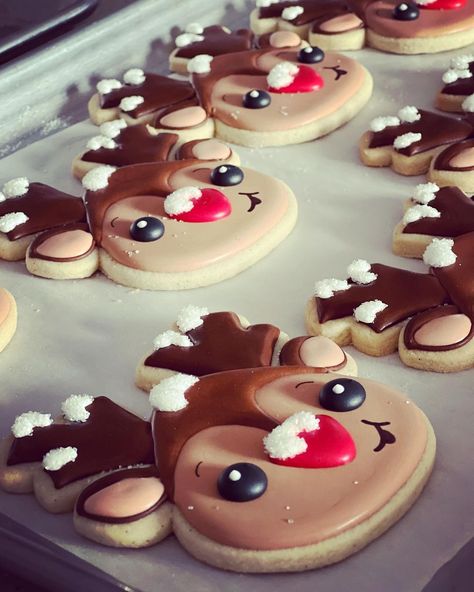 Rudolph Sugar Cookies Decorated, Reindeer Sugar Cookies Royal Icing, Rudolph Cookies Decorated, Decorated Reindeer Cookies, Reindeer Cookies Decorated Royal Icing, Reindeer Royal Icing Cookies, Reindeer Christmas Cookies, Reindeer Sugar Cookies Decorated, Reindeer Cookies Decorated