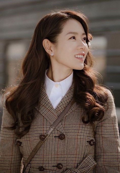 Son Ye Jin, Stylish Winter Outfits, Sun Rise, Hyun Bin, Lady Biker, Korean Actresses, Paris Hilton, Korean Actress, Serie Tv