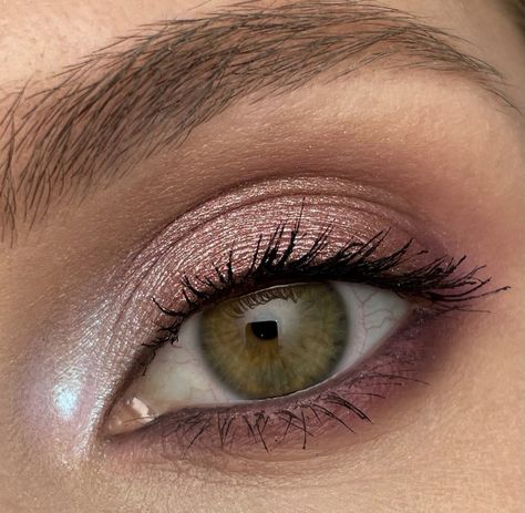 Mauve Bridal Makeup Dusty Rose, Mauve Soft Glam Makeup, Mauve Makeup Look Dusty Rose, Mauve Eyeshadow, Mauve Makeup, Soft Glam Makeup, Makeup Artistry, Blue Makeup, Blue Eye Makeup