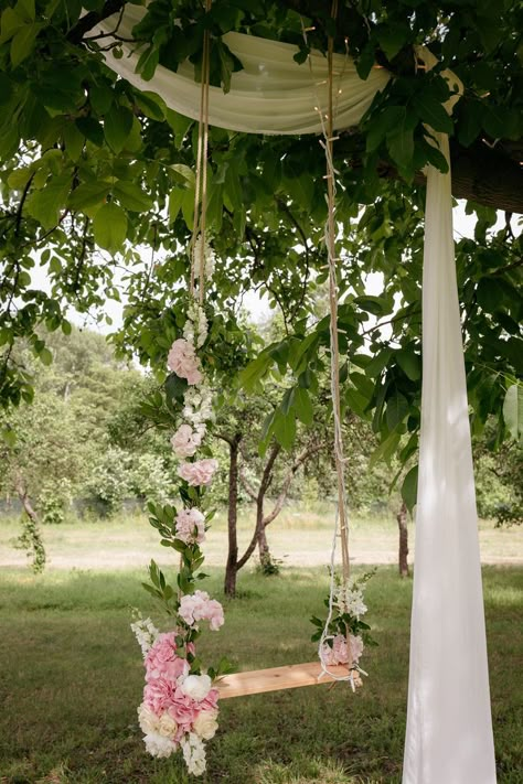 Wedding Swings, Forest Fairy Wedding, Dream Garden Backyards, Front Lawn Landscaping, Deco Champetre, Backyard Reception, Fall Garden Vegetables, Tree Swing, Fairy Wedding