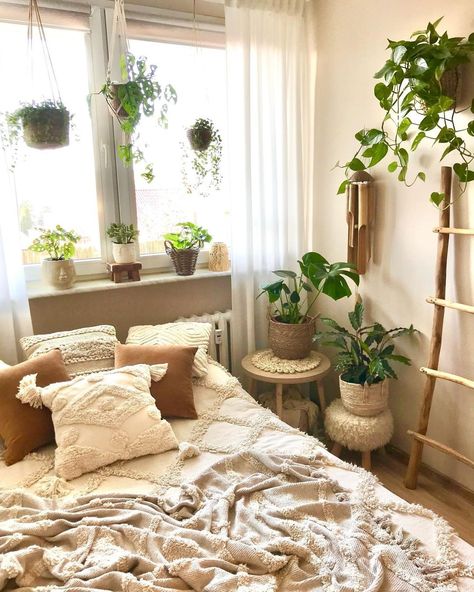 2023 Bedroom, Plants Bedroom, Hanging Indoor Plants, Boston Apartment, Mama Shelter, Plants Hanging, Brown Decor, Bedroom Plants, Plants Indoor