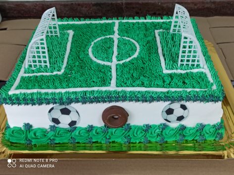 Soccer Field Cake Ideas, Soccer Pitch Cake, Soccer Stadium Cake, Soccer Field Cake, Football Pitch Cake, Football Field Cake, Soccer Cakes, Soccer Birthday Cakes, Football Birthday Cake