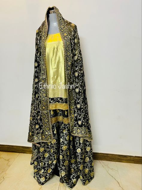 Black and Golden Kamkhwab Gharara with Zari and Kundan work dupatta🖤💛 Worldwide Shipping🌎 DM to order or WhatsApp us on 8532883789 📩 Kundan Work, Kimono Top, Women's Top, Black