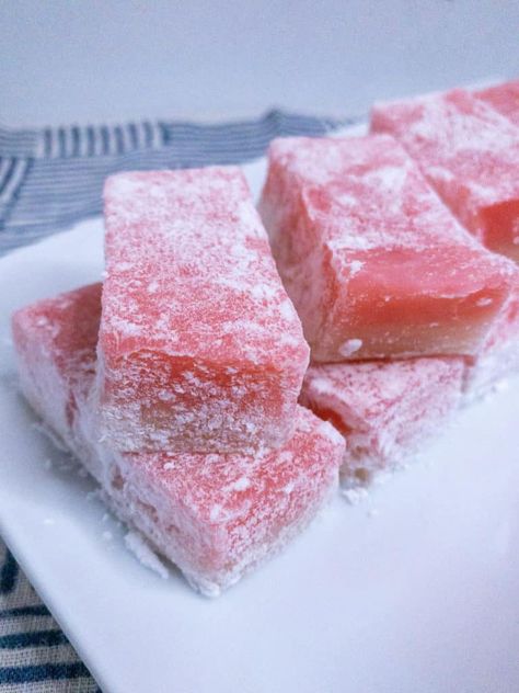 Chi Chi Dango Mochi Recipe, Chi Chi Dango, Mochi Recipe, Bite Size Snacks, Day Festival, Hawaiian Food, Easy Baking Recipes Desserts, Asian Desserts, Turkish Delight