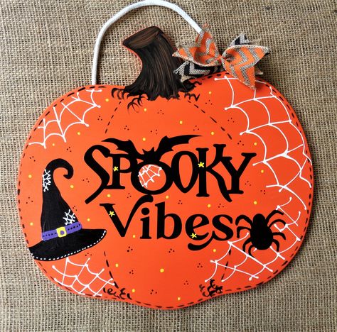 Pumpkin Signs Wooden Painted, Fall Autumn Decor, Decorative Wreaths, Halloween Wood Signs, Wooden Wreath, Art Door, Wreath Attachment, Halloween Rocks, 2024 Halloween