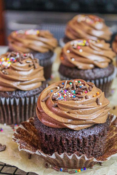 Chocolate Russian Buttercream: Simple 5-Ingredeint Recipe Russian Buttercream, Russian Chocolate, Simple Ingredient Recipes, Vanilla Sheet Cakes, Best Buttercream Frosting, Baking Cocoa, Best Chocolate Cake, Buttercream Recipe, Chocolate Icing