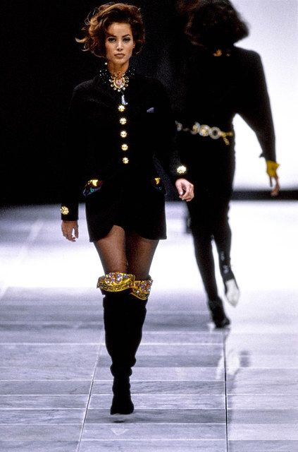 Versace, Look #44 Versace Runway 90s, Versace 90s, Versace Runway, 90s Runway Fashion, Original Supermodels, Vintage Versace, 1990s Fashion, Linda Evangelista, Christy Turlington