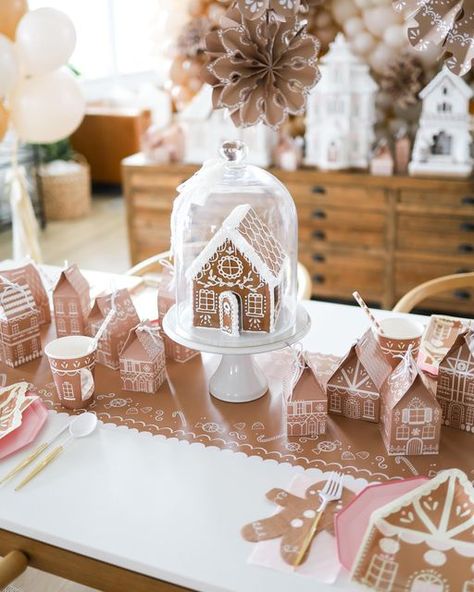 Andie • Judy’s Gingerbread on Instagram: "I can’t handle all of these gingerbread party supplies from @bonjourfete!! Now I just need to find some time in this insane season to host my own gingerbread party so I can use it 😂 Use code JUDYS_GINGERBREAD for a discount at checkout! 🫶🏼" Sugarplum Birthday Party, Gingerbread Theme Photoshoot, Gingerbread Snacks, Sweet Display Ideas, Gingerbread Christmas Party Decor, Gingerbread Themed Party, Gingerbread Man Party Ideas, Gingerbread House Centerpiece, Gingerbread Man Decorating Party