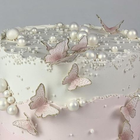 Butterfly Wedding Cake, Bling Cakes, Wedding Cake Pearls, Floral Cakes, Pearl Cake, Cake Bakery, Cake Inspo, Butterfly Cakes, Simple Wedding Cake