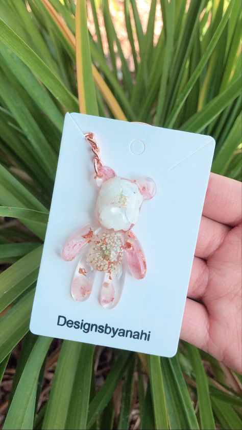 Resin Crafts Tutorial, Diy Resin Projects, Resin Jewelry Diy, Kawaii Accessories, Diy Resin Art, Beauty Crafts, Diy Resin Crafts, Diy Resin, Diy Keychain