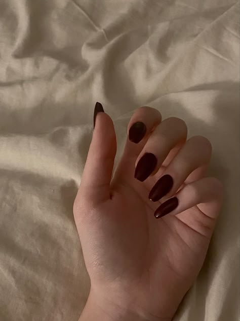 aesthetic burgundy red nails narrow almond shape dark academia Narrow Coffin Shape Nails, Violet Red Nails, Nails Dark Academia Aesthetic, Maroon Nails Aesthetic, Dark Red Nails Coffin Short, Very Dark Red Nails, Coffin Dark Red Nails, Dark Academia Nails Acrylic, Dark Red Acrylic Nails Coffin