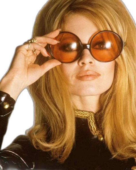 1960s&1970s🦋 on Instagram: “Brigitte Bardot✨🌼 #brigittebardot#70s” 60s Iconic Fashion, 70s Model Aesthetic, Vintage Fashion Editorial Photography, 60s Fashion Photography, 1960s Editorial, 1960s Photoshoot, Pictures From The 60s, 1960s Beauty, 60s Photoshoot