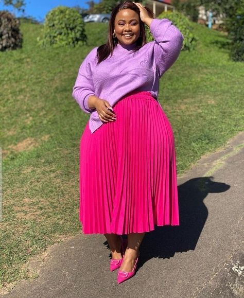 Pink Pleated Skirt Outfit, Chic Skirt Outfits, Modest Church Outfits, Curvy Casual Outfits, Pleated Skirt Outfit, Fashionable Work Outfit, Pink Pleated Skirt, Church Fashion, Stylish Work Attire