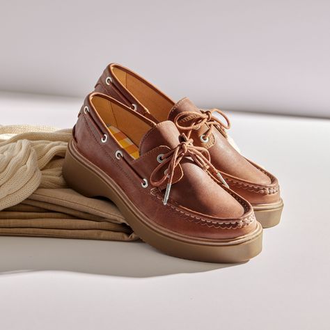 Our Bayside Boat Shoe in Sahara is for the modern-day bohemian, channeling chill coastal vibes wherever they go. 🌀 Leather Boat Shoes For Boating, Brown Leather Boat Shoes For Boating, Casual Low-top Boat Shoes For Boating, Classic Slip-on Boat Shoes, Luxury Brown Slip-on Boat Shoes, Womens Boat Shoes, Sperry Women's, Sperrys, Boat Shoes