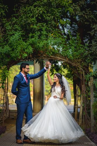 Christian Wedding Photography Poses, Christian Wedding Stills, Christian Wedding Photoshoot, Christian Wedding Photos, Christian Wedding Couple Poses, Kerala Photos, Christian Wedding Photography, Christian Wedding Dress, Church Wedding Photos