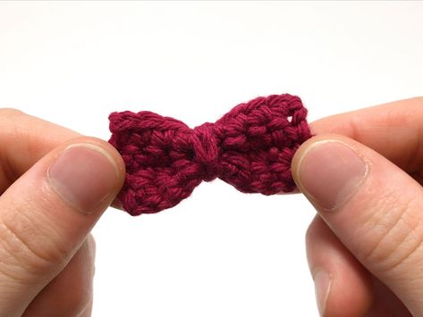 https://members.clubcrochet.com/quick-stitch-patterns/ Club Crochet, Crochet Bow Ties, Crochet Bow Pattern, Bow Crochet, First Crochet, Crochet 101, Bowtie Pattern, Crochet Bows, Mini Bow