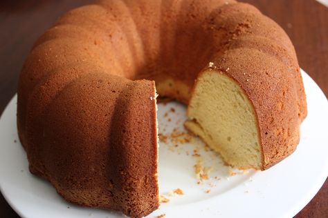 Mary Randolph's pound cake Rum Cake Recipe Easy, Elvis Presley Cake, Rum Cake Recipe, Butter Pecan Cake, Rock Cake, Torte Cupcake, Pecan Cake, Spring Desserts, Rum Cake