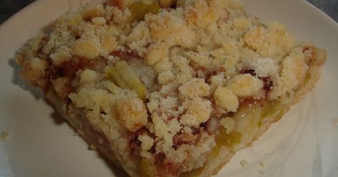 My Rhubarb Platz   3 cups flour  1/2 teaspoon salt  1 teaspoon baking powder  1 and 1/2 cups white granulated sugar  1/2 cup soft margari... Rhubarb Squares, Pennsylvania Dutch Recipes, Mennonite Recipes, German Baking, Ukrainian Recipes, Rhubarb Recipes, Amish Recipes, Dutch Recipes, Weird Food