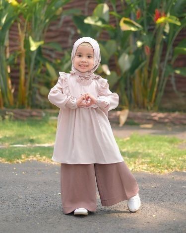 Muslim Kids Fashion, Kids Abaya, Muslim Women Clothing, Projek Menjahit, Kids Party Wear, Kids Dress Collection, Kids Dress Wear