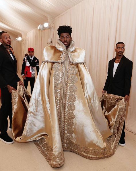 Lil Nas X Brasil | MONTERO • 17/09 on Twitter: "📸| Novas fotos de Lil Nas X no #MetGala… " Harry Styles Met Gala, Best Met Gala Looks, Met Gala Outfits, Met Gala Dresses, Harry Styles Outfit, Gala Outfit, Gala Fashion, Met Gala Red Carpet, Queer Fashion