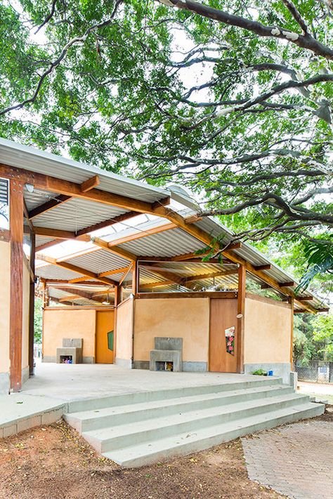 Galeria de Escola Waldorf Ecoara / Shieh Arquitetos Associados - 20 Hexagon House, Sustainable Schools, Architecture Drawing Presentation, Ranch Ideas, Stairs Design Modern, Waldorf School, Backyard Gazebo, Roof Architecture, Brick Architecture