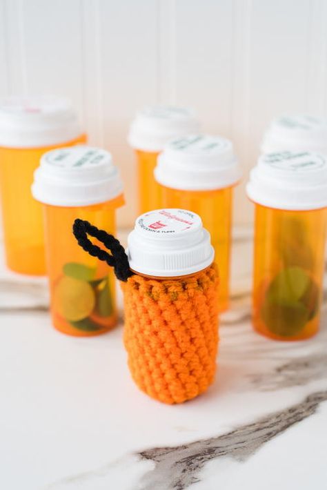 Crochet Pill Bottle Cozy Pattern Crochet Pill Bottle, Small Crochet Patterns, Pill Bottle Crafts, Bottle Cozy, Crochet Coffee Cozy, Crochet Basket Pattern Free, Cozy Pattern, Pill Bottle, Bottle Cozies