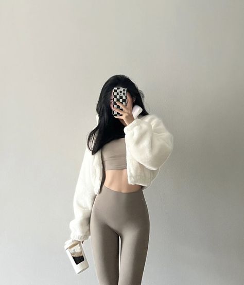 Ulzzang Workout Outfit, Aesthetic Workout Outfits Korean, Korean Pilates Outfit, Workout Aesthetic Korean, Korean Leggings Outfits, Korean Workout Outfit, Yoga Aesthetic Outfit, Korean Gym Outfit, Korean Pilates