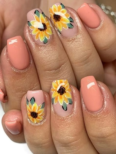 Fun Summer Nails Short Square, Pumpkin Sunflower Nails, Sunflower Nail Art Designs, Nails Sunflower Design, Sunflower Nails Short, Sun Flower Nails Design, Sunflower Pedicure Ideas, Sunflower Toe Nails, Short Sunflower Nails