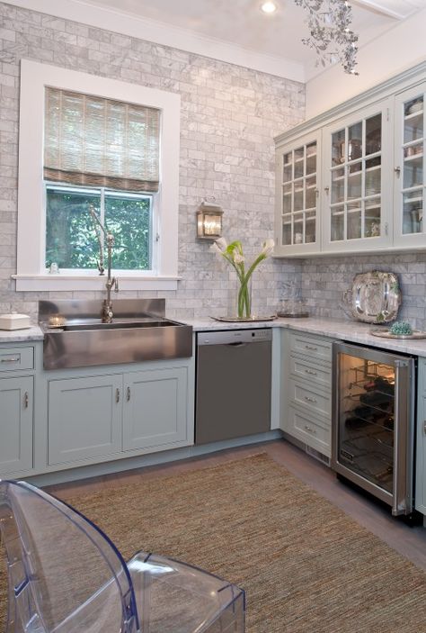 Like the backsplash color Kitchen Sink Inspiration, Sink Inspiration, Country Kitchen Designs, Cabinets Drawers, Interior Modern, Farmhouse Style Kitchen, Style At Home, Traditional Kitchen, Colour Palettes