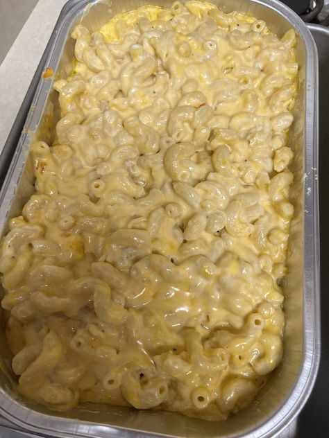 Mac and Cheese Costco Bake (A Quick and Easy Side Dish!) Costco Side Dishes, Costco Mac And Cheese Recipe, Costco Mac And Cheese, Mac Abd Cheese, Mac And Cheese Microwave, Ranch Dressing Packet, Velveeta Mac And Cheese, Baking Store, Pre Made Meals