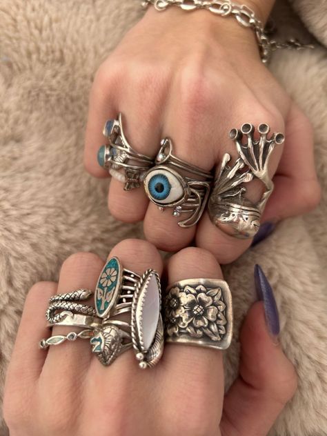 Pandora Lovegood, Hands With Rings, Hippie Rings, Estilo Hippie, Lily Evans, Dope Jewelry, Funky Jewelry, Jewelry Lookbook, Hippie Jewelry