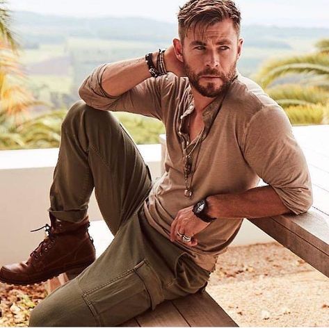 Rugged Gentleman Style, Chris Hemsworth Hair, Moda Safari, Desert Outfit, Safari Outfit, Hemsworth Brothers, Chris Hemsworth Thor, Boho Mode, Liam Hemsworth