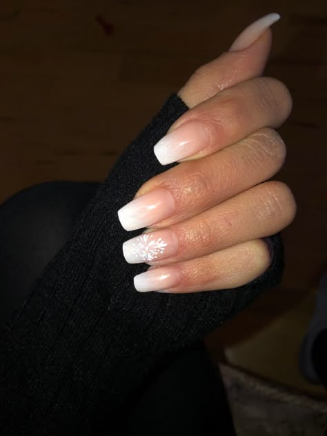 White Ombré Christmas Nails, Christmas Ombre Nails, Ombre Christmas Nails, Winter Ombre Nails, X Mas Nails, Ombre French Nails, Snow Nails, White Tips, Nails Rings