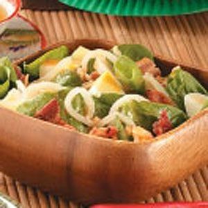 Korean Spinach Salad Korean Spinach, Sweet And Sour Dressing, Great Salad Recipes, Spinach Recipe, Spinach Salad Recipes, Reunion Ideas, Water Chestnuts, Eat Salad, Veggie Salad