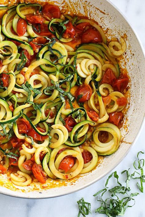 Quick Spiralized Zucchini and Grape Tomatoes Zucchini Noodle Recipes, Spiralized Zucchini, Zoodle Recipes, Spiralizer Recipes, Veggie Noodles, Skinny Taste Recipes, Think Food, Zucchini Noodles, Grape Tomatoes