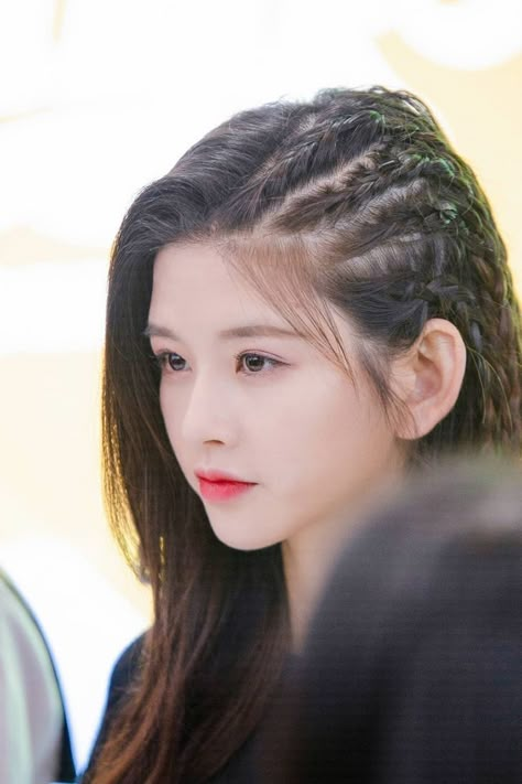 Kpop Hair, Beautiful Braided Hair, Long Hair Video, Peinados Fáciles Para Cabello Corto, Hair Color For Women, Hair Up Styles, Hair Collection, Short Hair Styles Easy, Easy Hairstyles For Long Hair