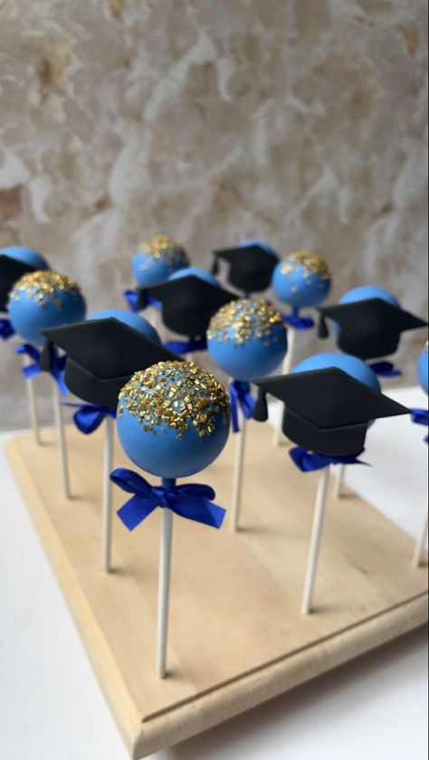 Cake Pops Blue And Gold, Graduation Party Cake Pops, Navy Blue Gold And White Graduation Party, Cake Pop Graduation Ideas, Graduation Party Ideas Aesthetic Blue, Cake Pop Graduation, High School Grad Cake Ideas, Blue And Gold Grad Party, Graduation Party Blue And White