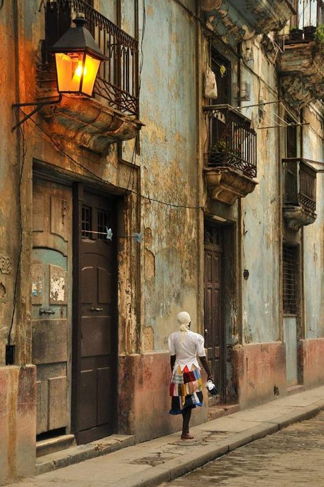 Havanna Cuba, Cuba Street, Walking Down The Street, Vinales, Cuba Travel, Havana Cuba, Air France, Seminyak, Caribbean Islands