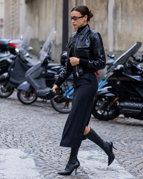 @irinashayk in Paris #irinashayk #streetstyle | Instagram Winter In Paris Outfit, Model Off Duty Fashion, Irina Shayk Street Style, Hm Fashion, Irina Shayk Style, Corporate Baddie, H&m Fashion, Street Fits, Model Off Duty