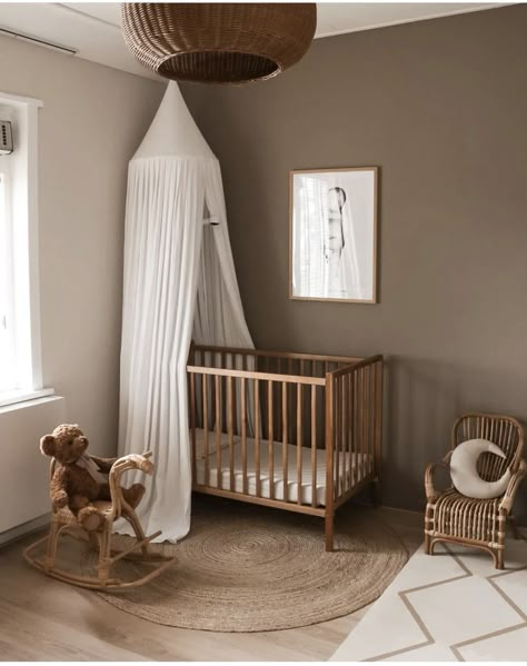 Nursery Brown Walls, Brown And Cream Nursery, Nursery In Bedroom, Beige Baby Room, Brown Nursery Ideas, Brown Nursery, Beige Nursery, Newborn Room, Baby Nursery Neutral