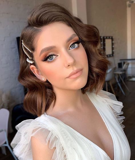 Short Hair Makeup, Prom Makeup Looks, Bridal Makeup Looks, Short Wedding Hair, Penteado Cabelo Curto, Bride Makeup, Bridal Hair And Makeup, Formal Hairstyles, Wedding Hair And Makeup