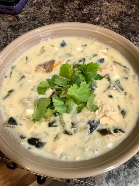 Chili Relleno Soup - Easy DIY Recipes Chili Relleno Chicken Soup, Soup With Poblano Peppers, Chili Relleno Soup, Amazing Chili, White Bean Soup Recipes, Roasted Poblano Peppers, Chili Relleno, Roasted Poblano, Beyond Diet