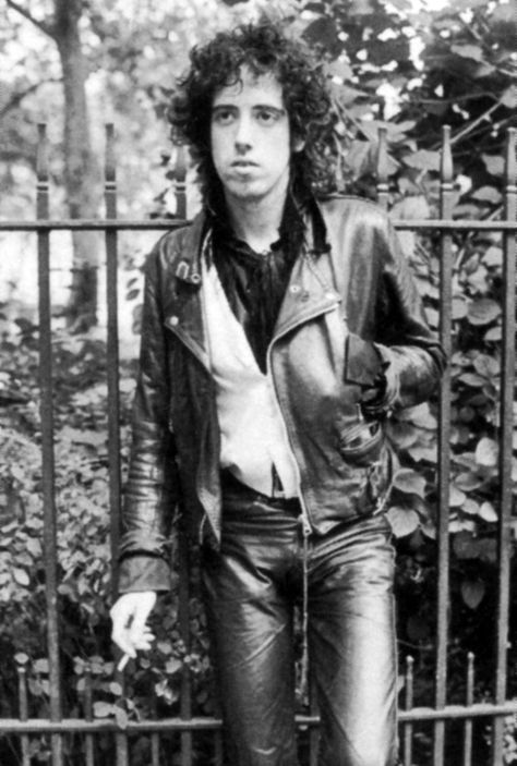 Mick! The Future Is Unwritten, Paul Simonon, Mick Jones, Punk Boy, British Punk, Alt Clothing, Joe Strummer, Punk Looks, Pork Pie Hat