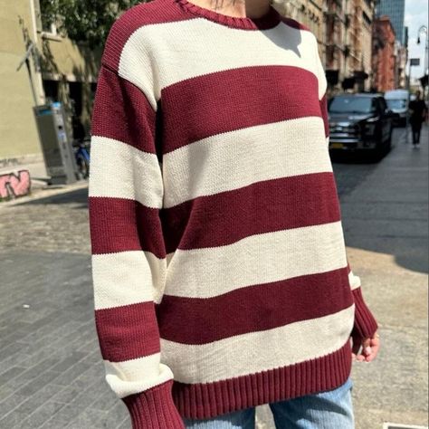 brandy melville dark red stripe sweater Girls Streetwear Aesthetic, Girl Streetwear Aesthetic, Autumn Rory Gilmore, Brandy Melville Striped Sweater, Cottage Core Goth, Colorful Fall Outfits, Preppy Lululemon, Sweater Brandy Melville, Striped Sweater Outfit