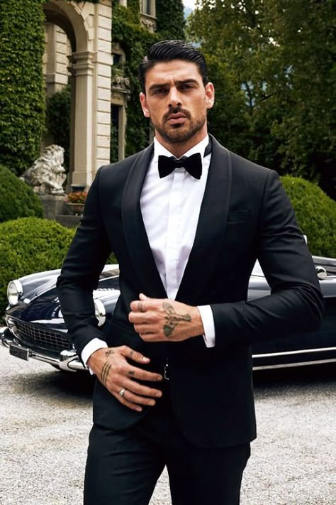 Handsome Italian Men, Michele Morrone, Italian Men, Wedding Suits Men, Well Dressed Men, Suit Fashion, Well Dressed, Eminem, Stylish Men