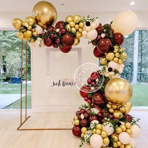 Red Balloon Garland, Deco Ballon, Gold Graduation Party, Garland Arch, Christmas Balloons, Balloon Centerpieces, White Balloons, Red Balloon, Arch Kit